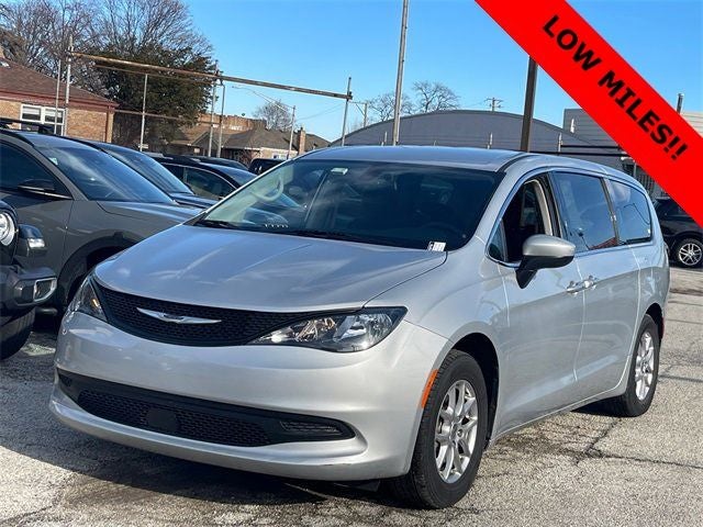 2022 Chrysler Voyager LX