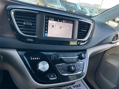 2022 Chrysler Voyager LX