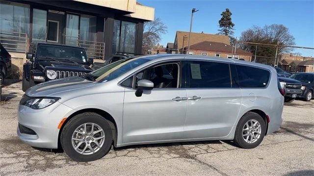 2022 Chrysler Voyager LX