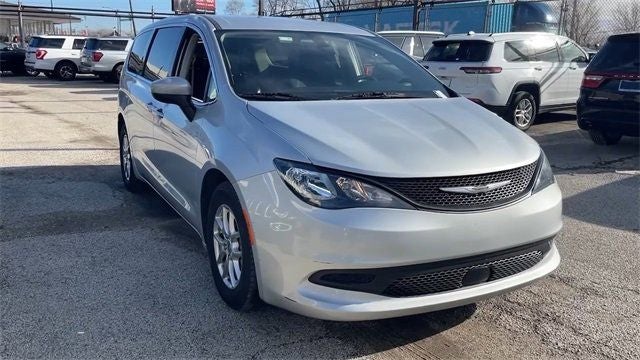 2022 Chrysler Voyager LX