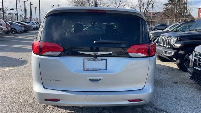 2022 Chrysler Voyager LX