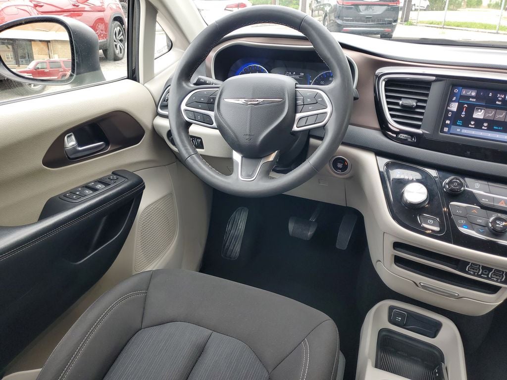 2023 Chrysler Voyager LX