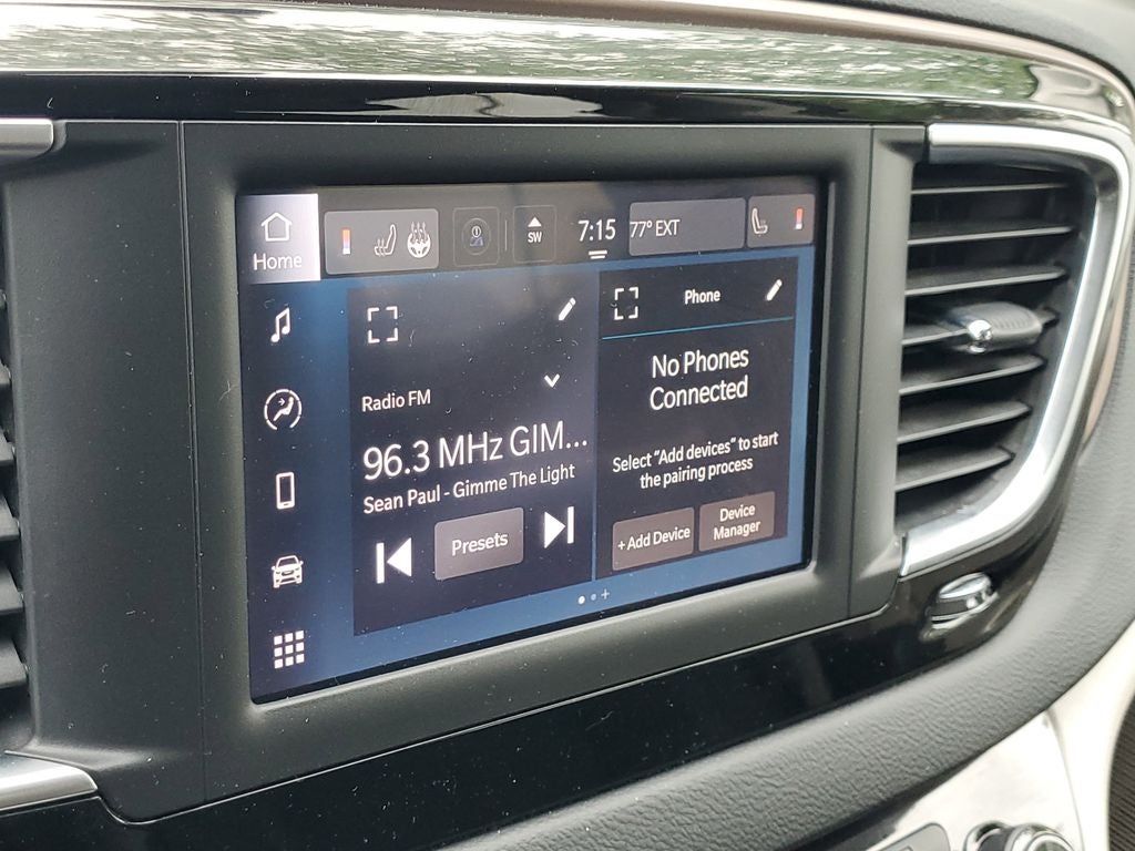 2023 Chrysler Voyager LX