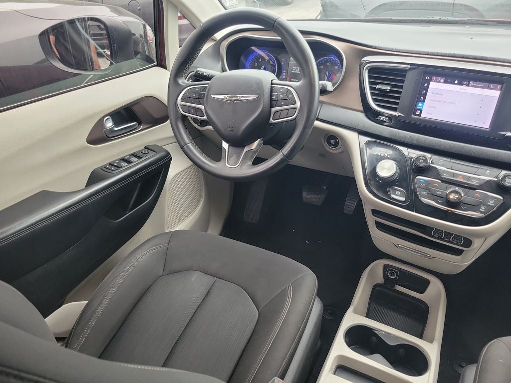 2022 Chrysler Voyager LX
