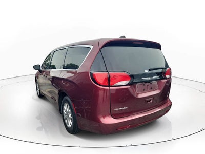 2022 Chrysler Voyager LX