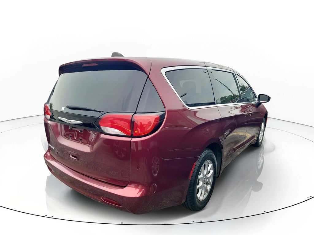 2022 Chrysler Voyager LX