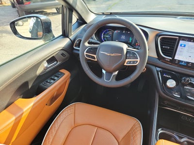 2024 Chrysler Pacifica Hybrid Pinnacle