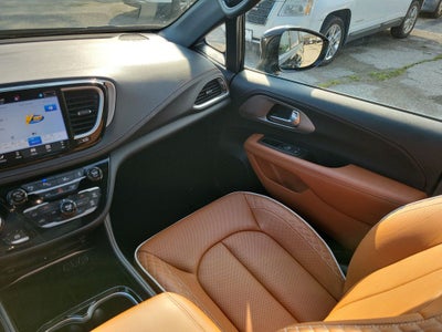 2024 Chrysler Pacifica Hybrid Pinnacle