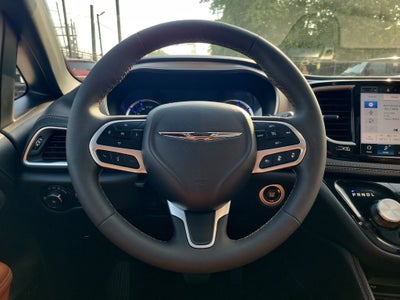 2024 Chrysler Pacifica Hybrid Pinnacle