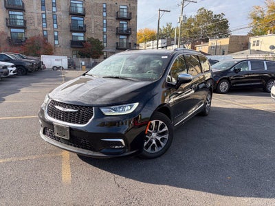 2025 Chrysler Pacifica Hybrid Pinnacle