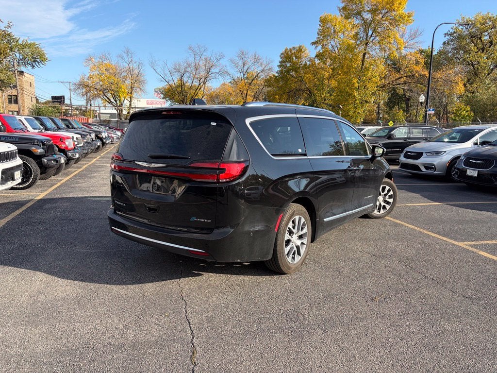 2025 Chrysler Pacifica Hybrid Pinnacle