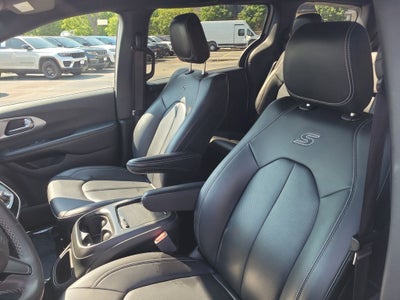 2024 Chrysler Pacifica Hybrid Select S Appearance
