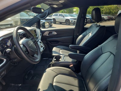 2024 Chrysler Pacifica Hybrid Select S Appearance