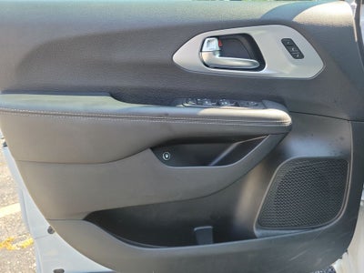 2024 Chrysler Pacifica Hybrid Select S Appearance