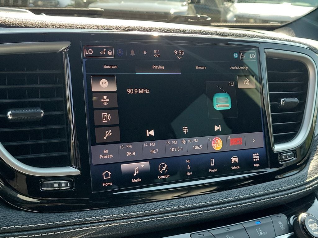 2024 Chrysler Pacifica Hybrid Select S Appearance