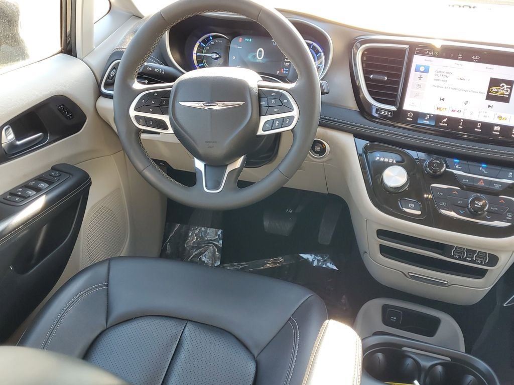 2024 Chrysler Pacifica Hybrid Select