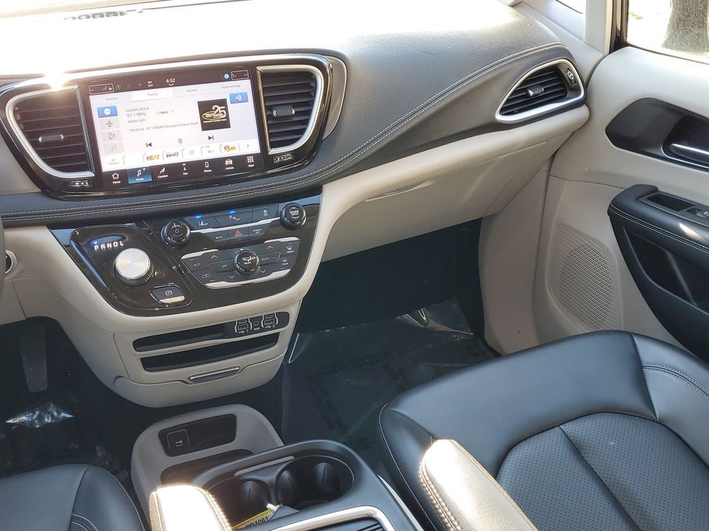 2024 Chrysler Pacifica Hybrid Select