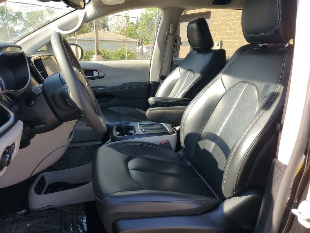 2024 Chrysler Pacifica Hybrid Select