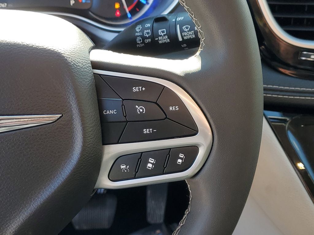 2024 Chrysler Pacifica Hybrid Select