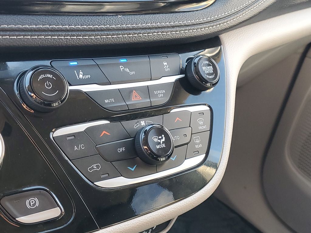 2024 Chrysler Pacifica Hybrid Select