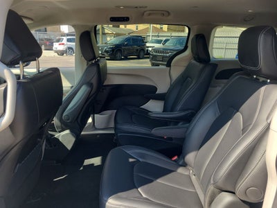 2024 Chrysler Pacifica Hybrid Select