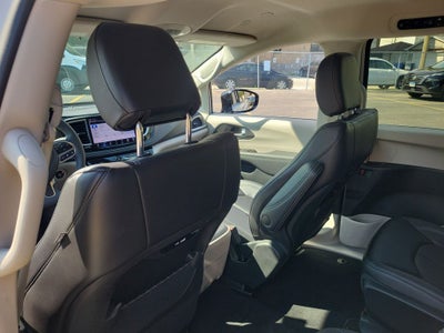 2024 Chrysler Pacifica Hybrid Select