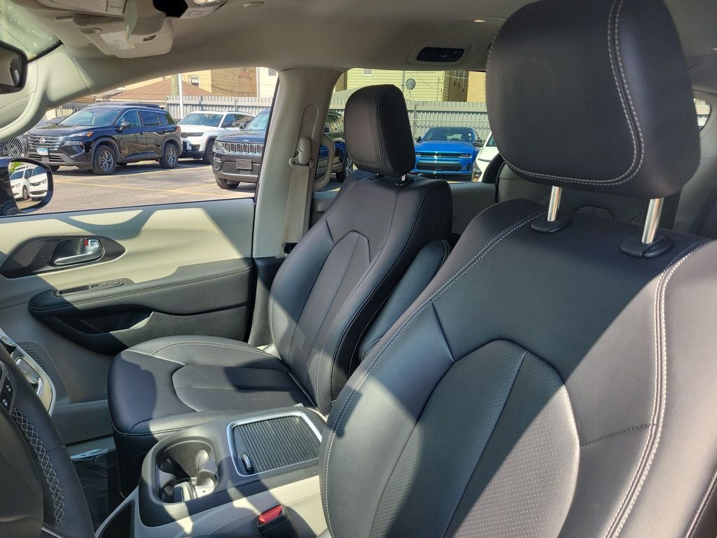 2024 Chrysler Pacifica Hybrid Select