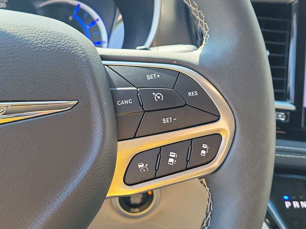 2024 Chrysler Pacifica Hybrid Select