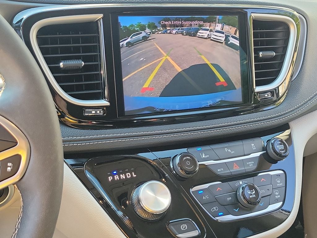 2024 Chrysler Pacifica Hybrid Select