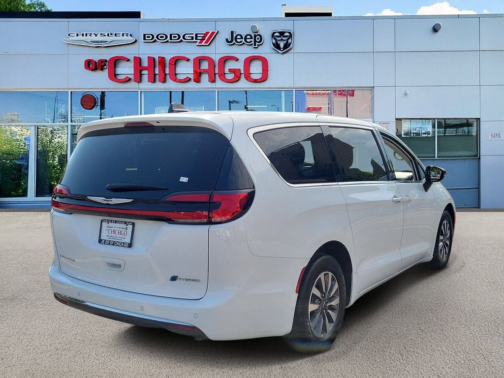 2024 Chrysler Pacifica Hybrid Select
