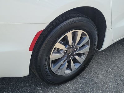 2024 Chrysler Pacifica Hybrid Select