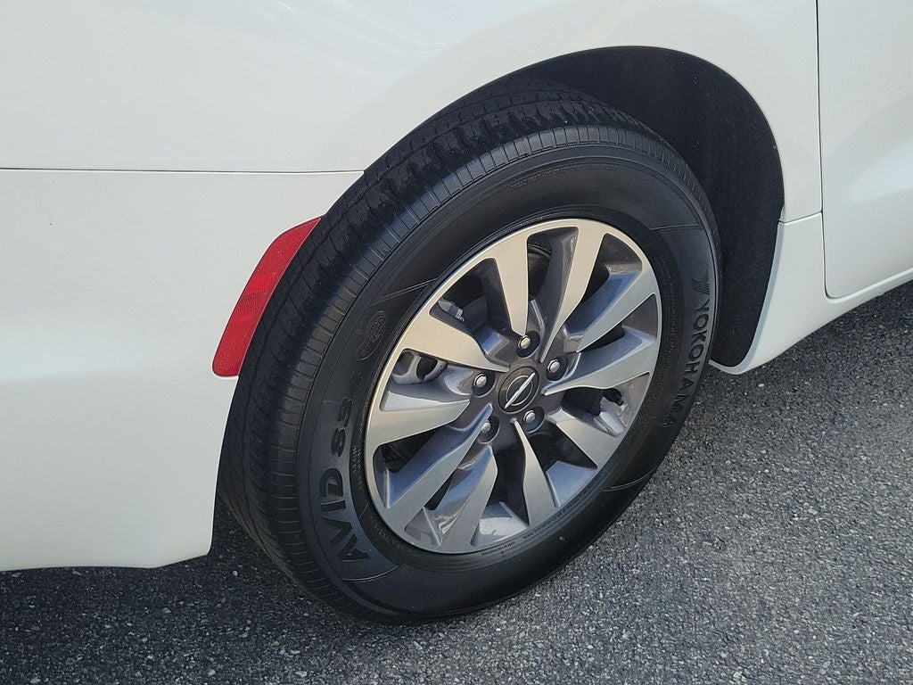 2024 Chrysler Pacifica Hybrid Select