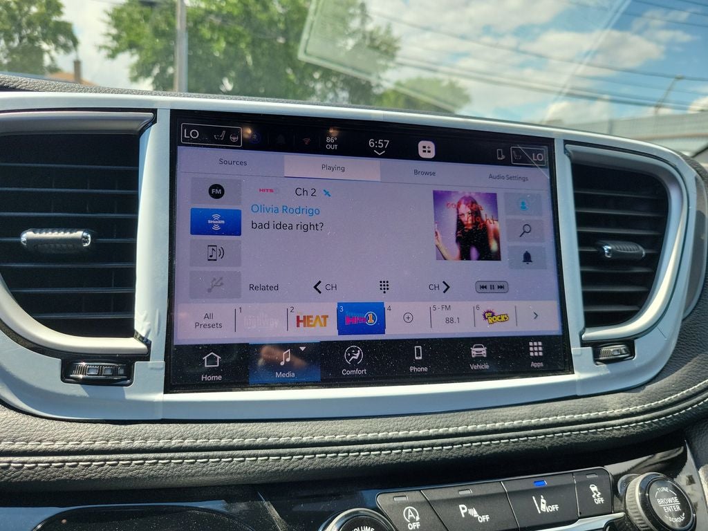 2026 Chrysler Pacifica Select