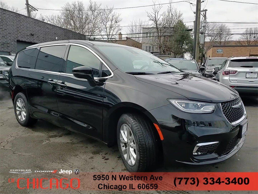2025 Chrysler Pacifica Select
