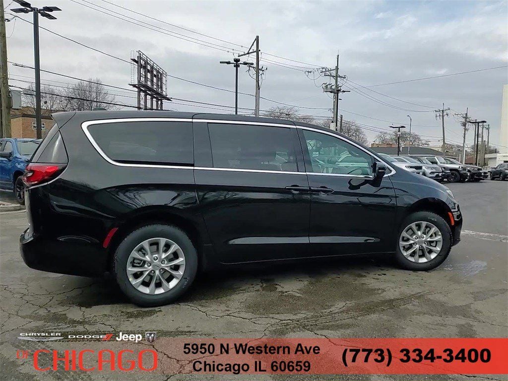 2025 Chrysler Pacifica Select