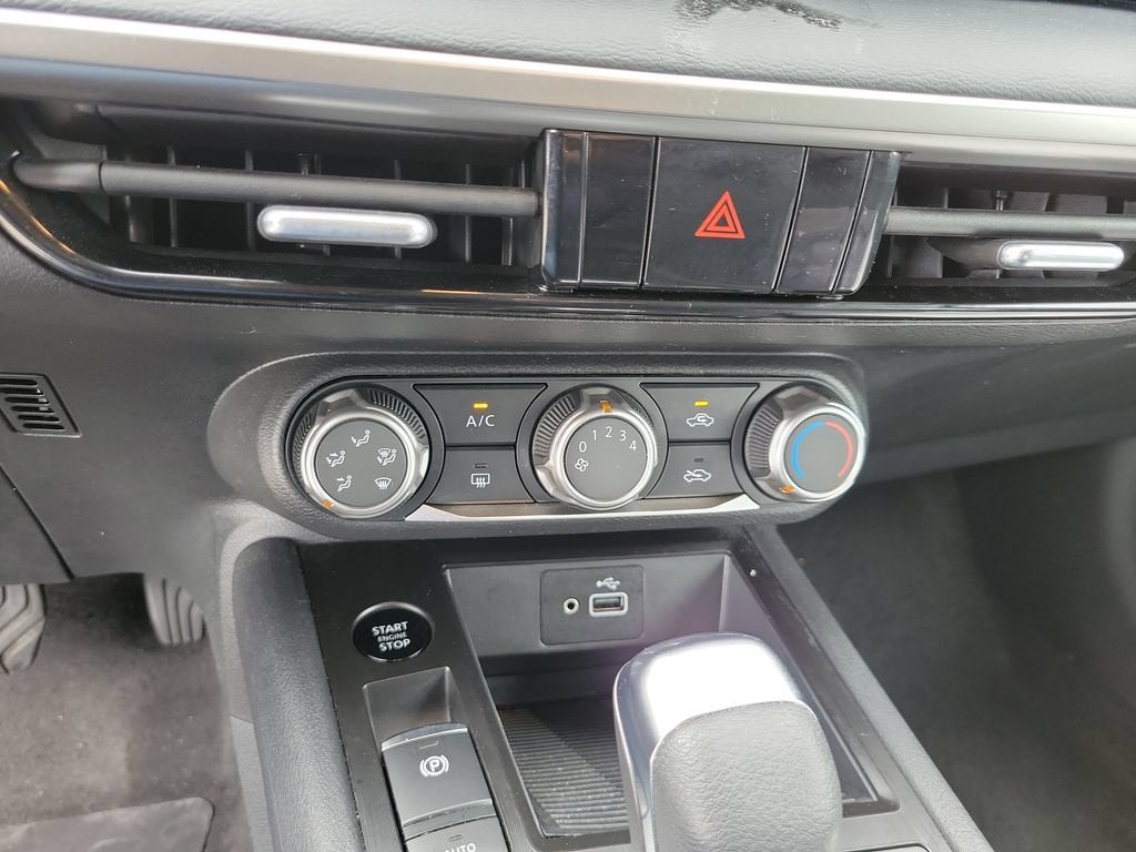 2025 Nissan Kicks S