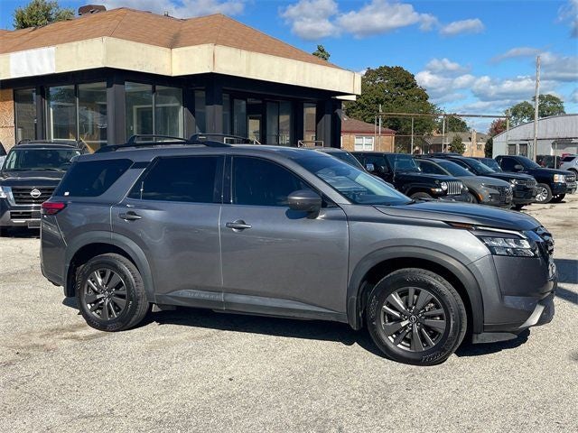 2024 Nissan Pathfinder SV