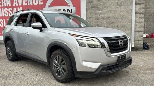 2024 Nissan Pathfinder SV