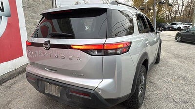 2024 Nissan Pathfinder SV