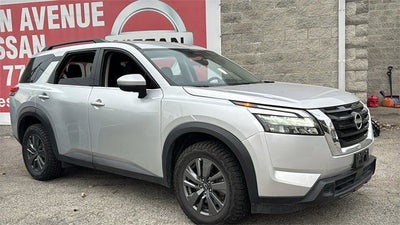 2024 Nissan Pathfinder SV