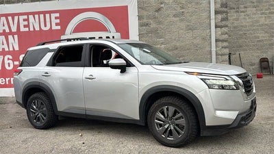 2024 Nissan Pathfinder SV