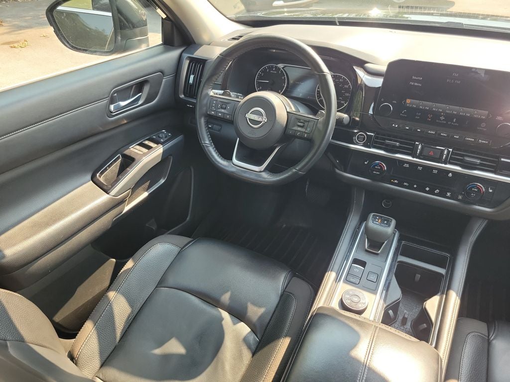 2022 Nissan Pathfinder SL