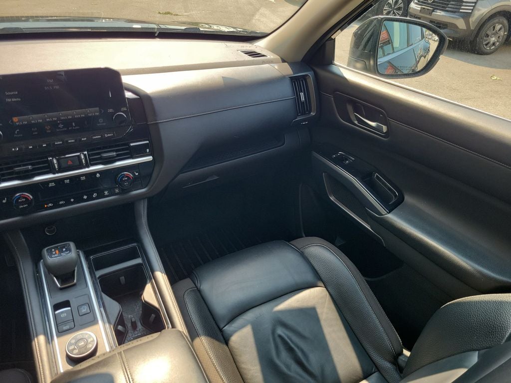 2022 Nissan Pathfinder SL