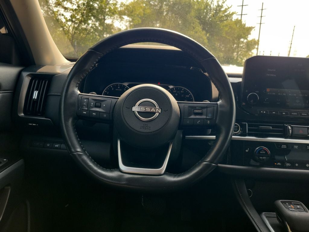 2022 Nissan Pathfinder SL