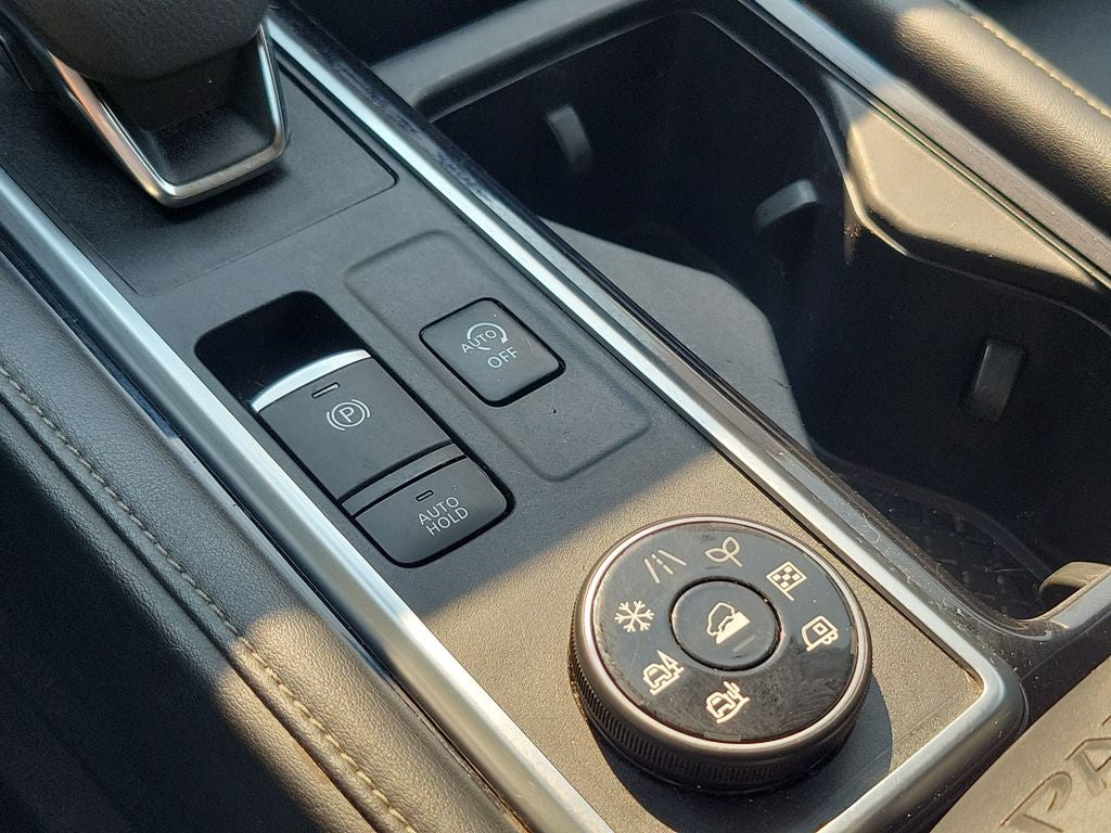 2022 Nissan Pathfinder SL