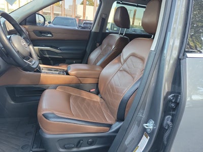2024 Nissan Pathfinder Platinum