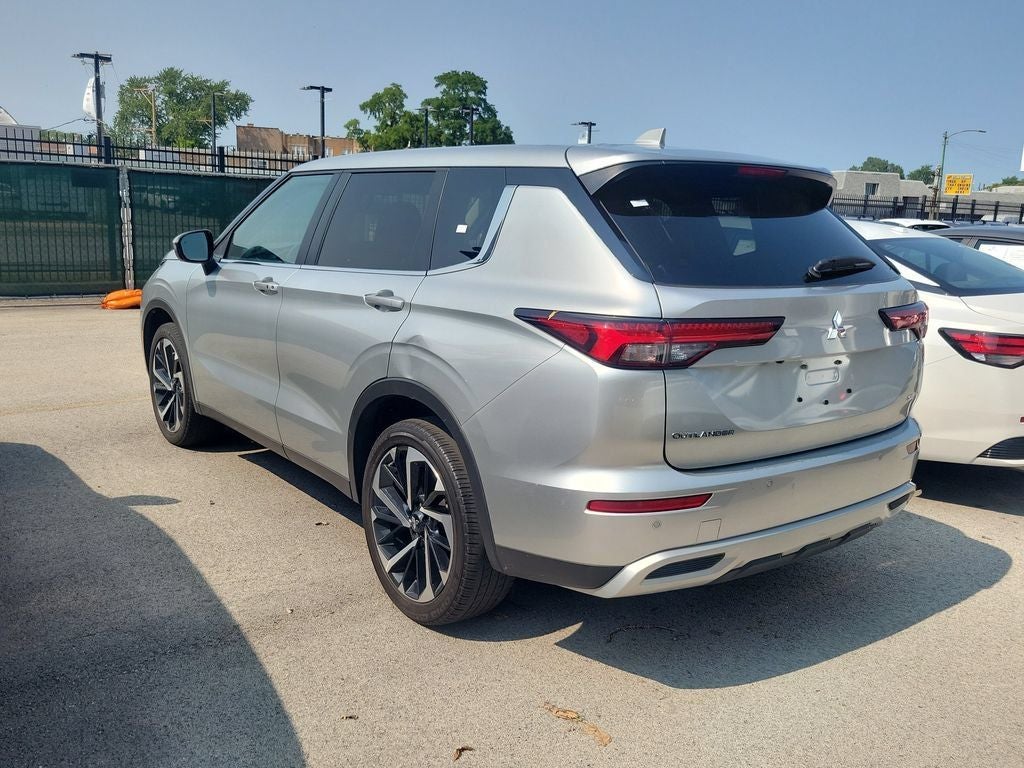 2024 Mitsubishi Outlander SE
