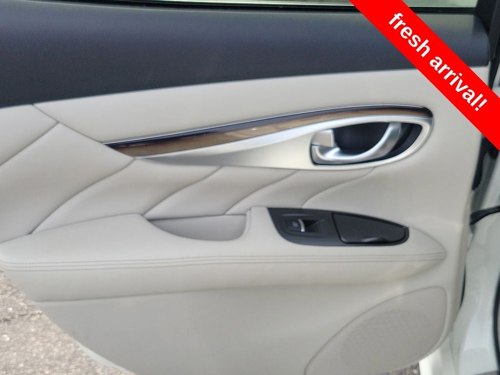 2016 INFINITI Q70 3.7X