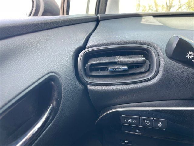 2022 Toyota Prius LE