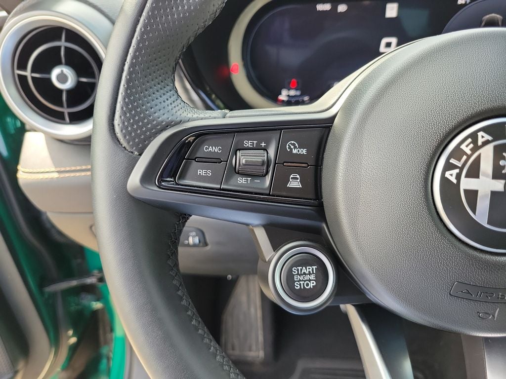 2025 Alfa Romeo Tonale Base